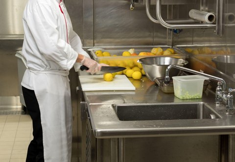 Benefits of Stainless Steel Wall Panels in a Commercial Kitchen
